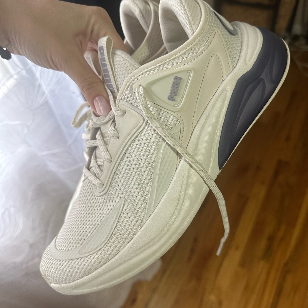 Puma Off-White Sneakers with Dark Blue Sole